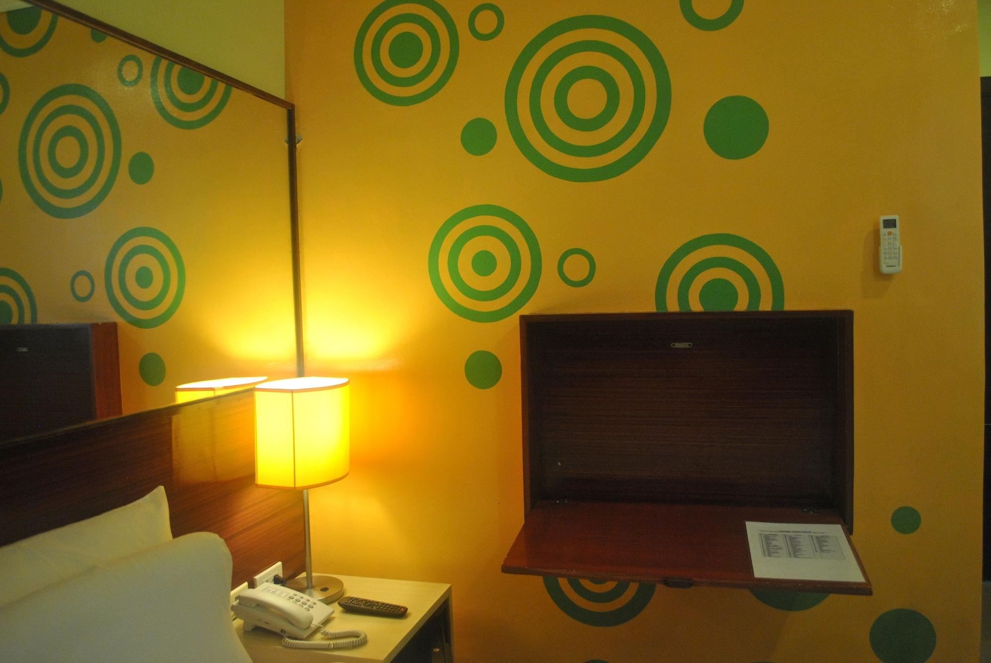 Go Hotels Tacloban Exterior foto